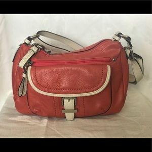 Like new Leather Giani Bernini purse.